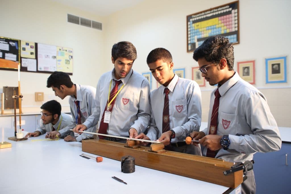 Physics lab mechanics apparatus